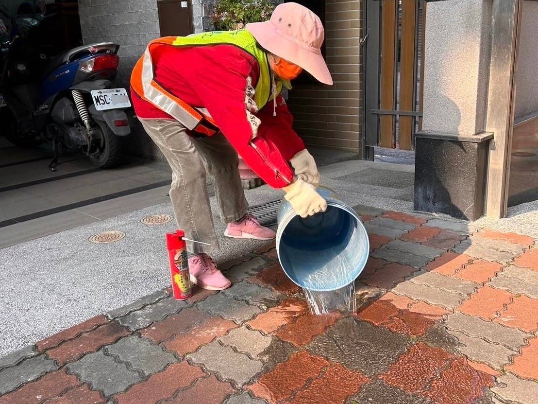 清除積水容器