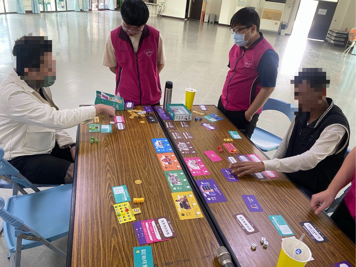 一日志工體驗反毒桌遊課程