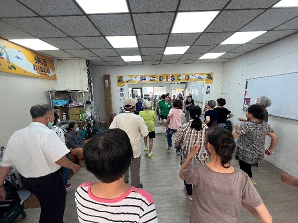 社區長者參與體能運動課程