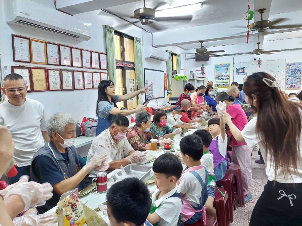 營養示範點暨老幼同樂活動—端午節包粽子