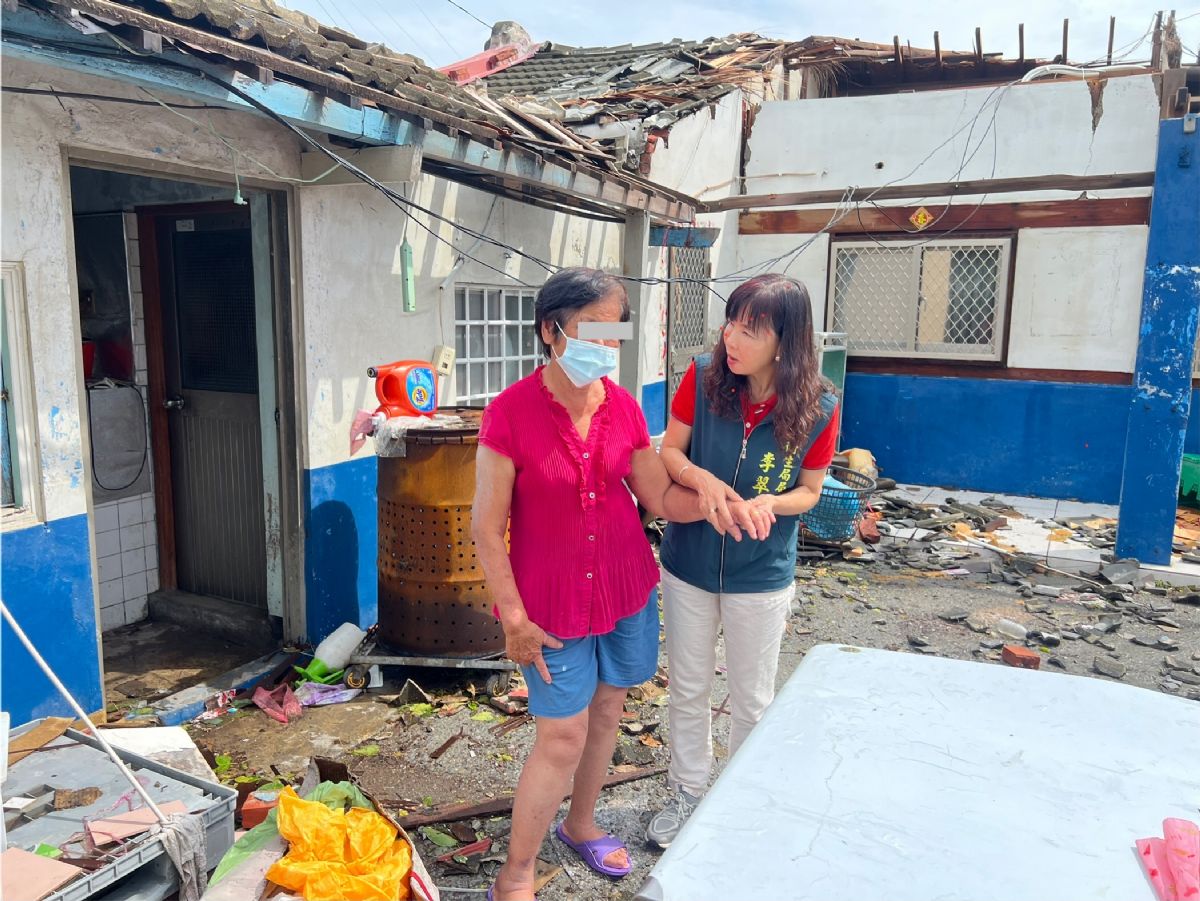 圖:衛生局李翠鳳局長關懷受災民眾