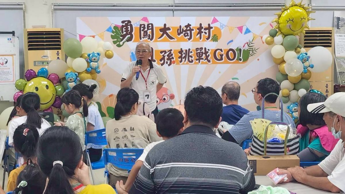 阿公上台分享,能和孫子一起參加活動很開心