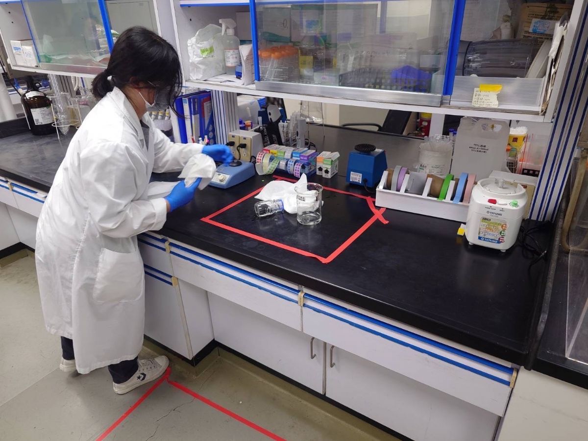 化學溶液傾倒濺灑清消處理