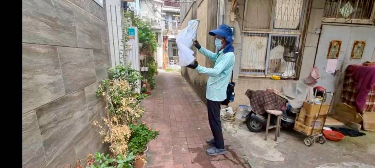病媒蚊監測人員 掃蚊巡查和孶清等作業2
