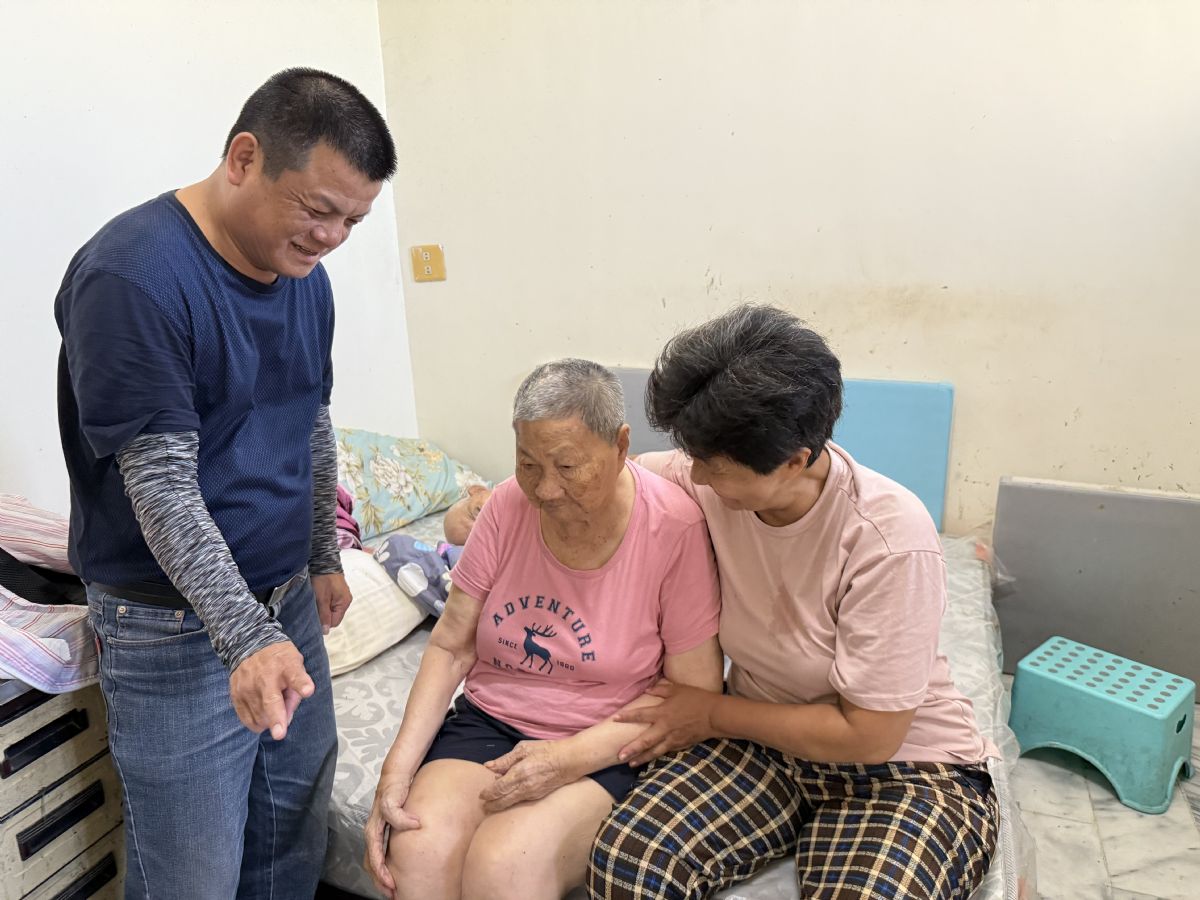 里長提供喘息服務訊息,讓失智長輩及其家屬都能獲得溫暖支持與專業照護。