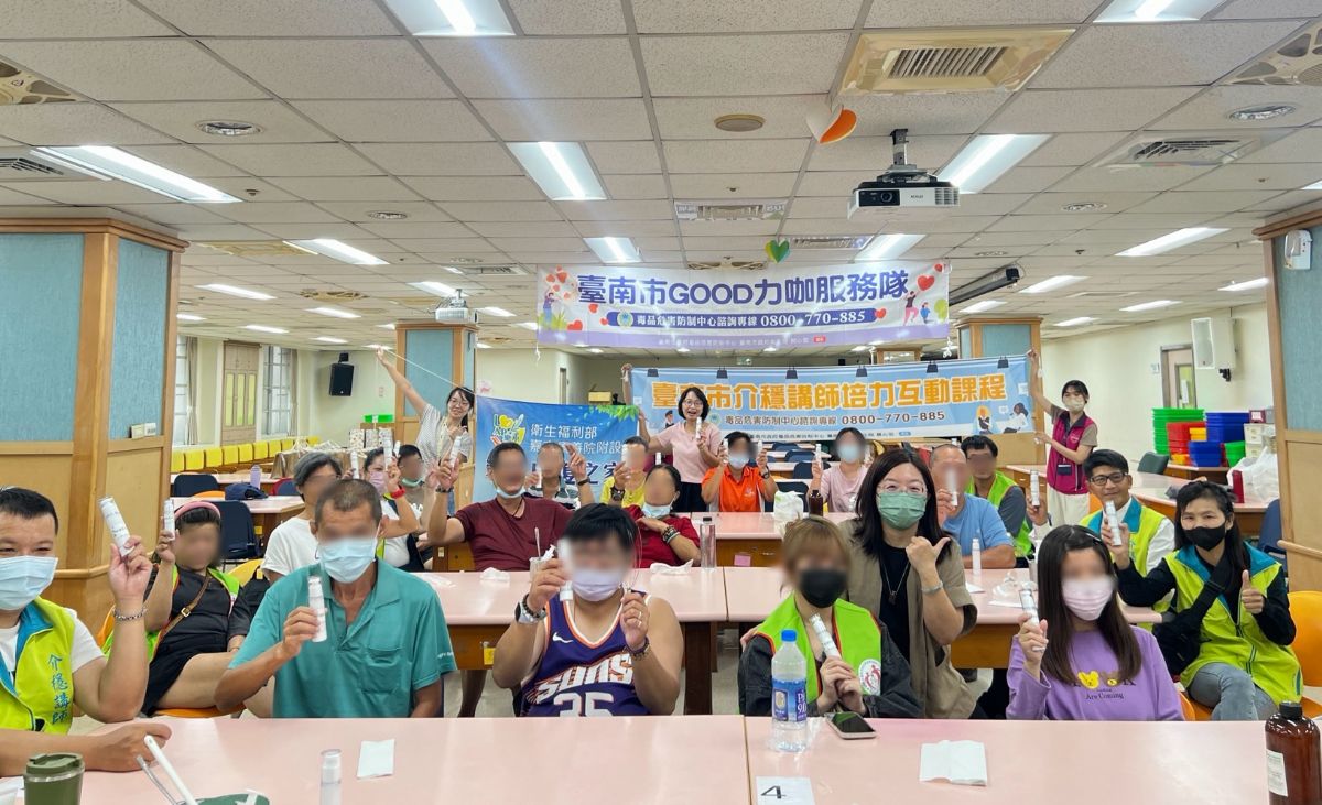 臺南市介穩講師團隊前進社區服務