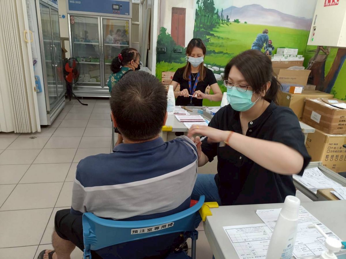 及早接種 守護全家健康