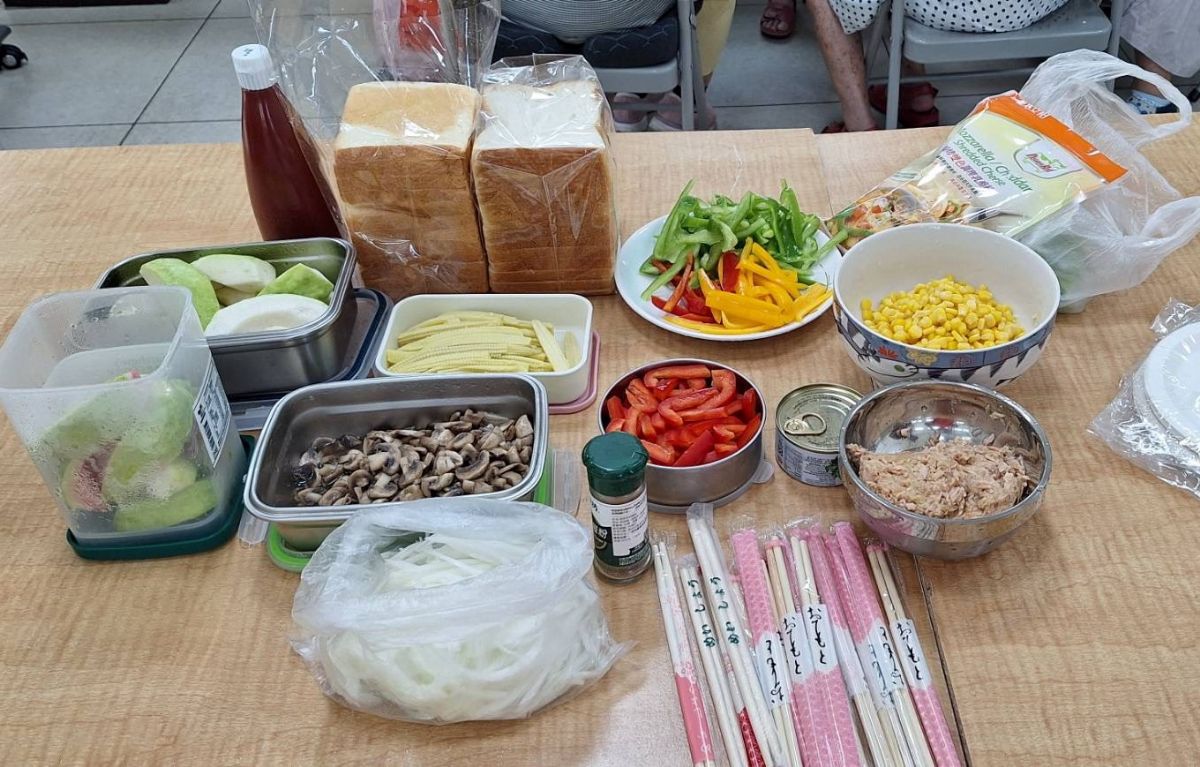 滿滿的食材是每個失智長者和家人一起準備的喔