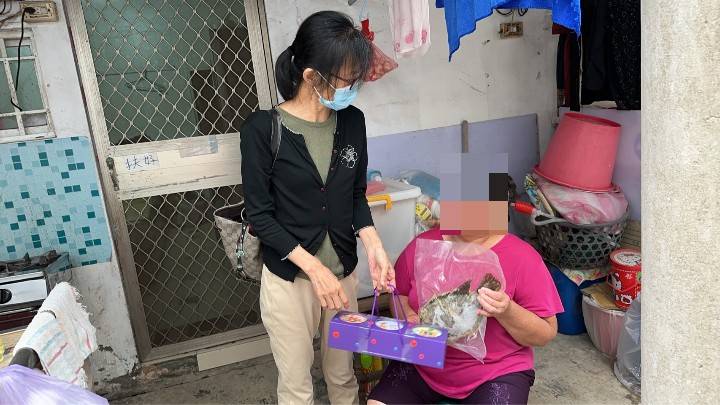 志工黃小姐關懷本案郭奶奶