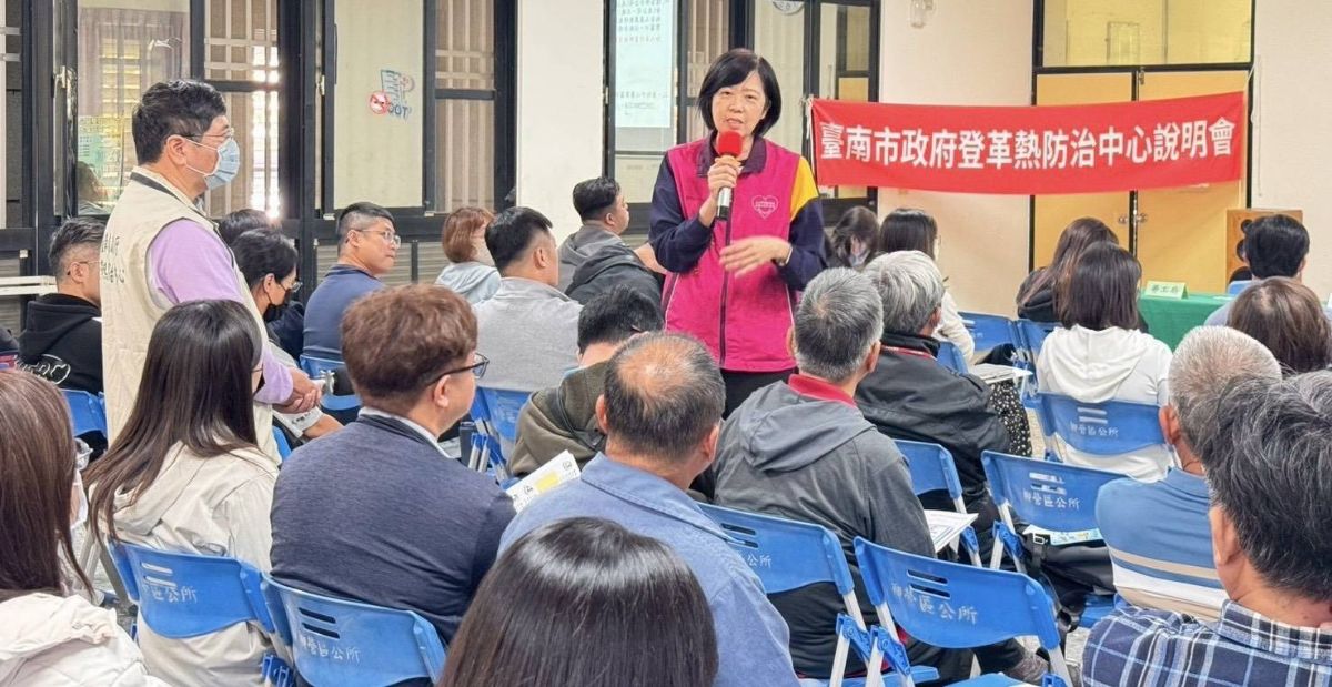 衛生局林碧芬副局長與業者解說及交流