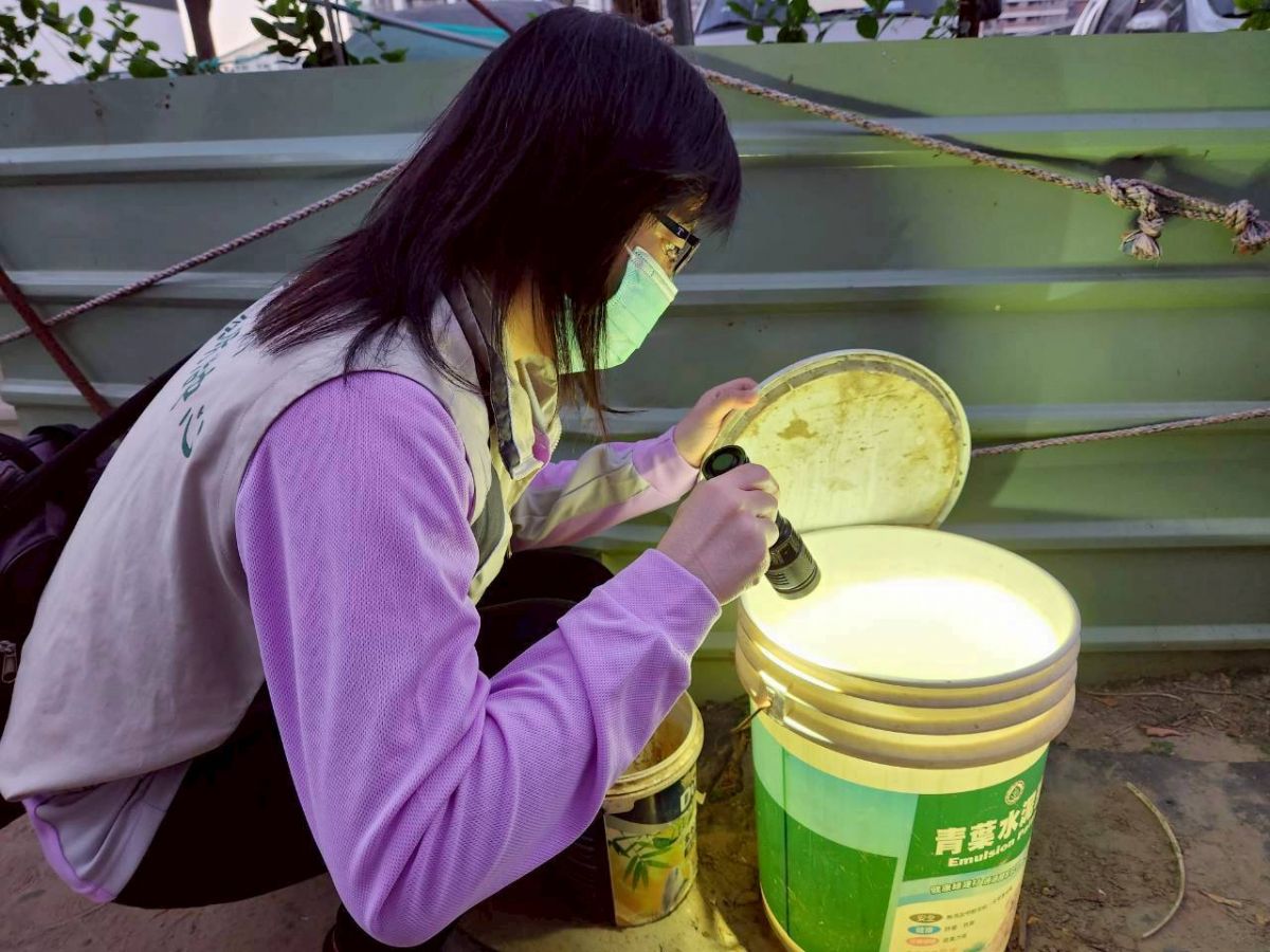 病媒蚊監測人員社區環境巡查和衛教民眾