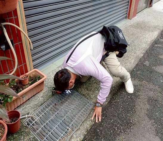 病媒蚊監測人員社區環境巡查和衛教民眾