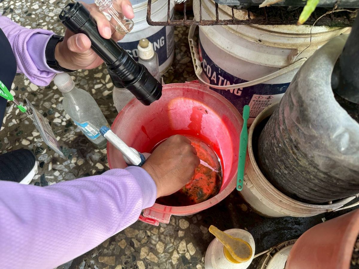 病媒蚊監測人員社區環境巡查和衛教民眾