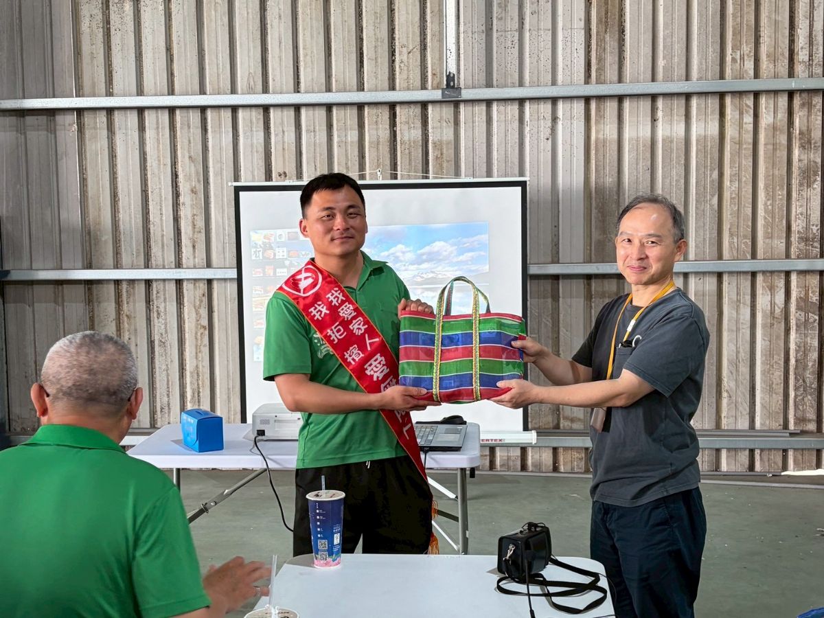 課程結束,獎勵全勤及減檳學員