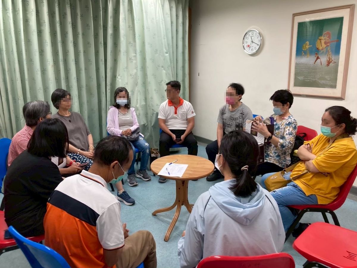 家屬支持團體座談會,分享照顧心路歷程。