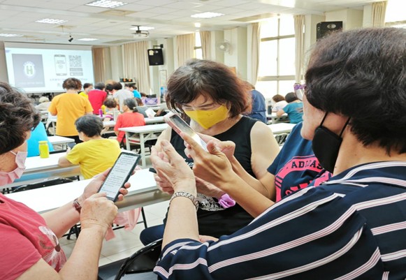 「銀髮族3C輕鬆學」課程