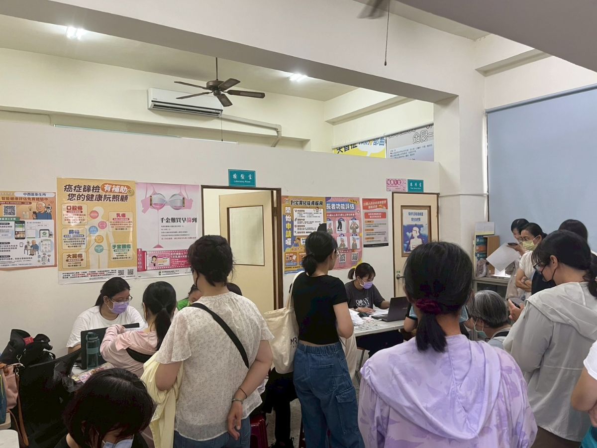 民眾踴躍參與「乳影隨行」活動,把握機會接受癌症篩檢。
