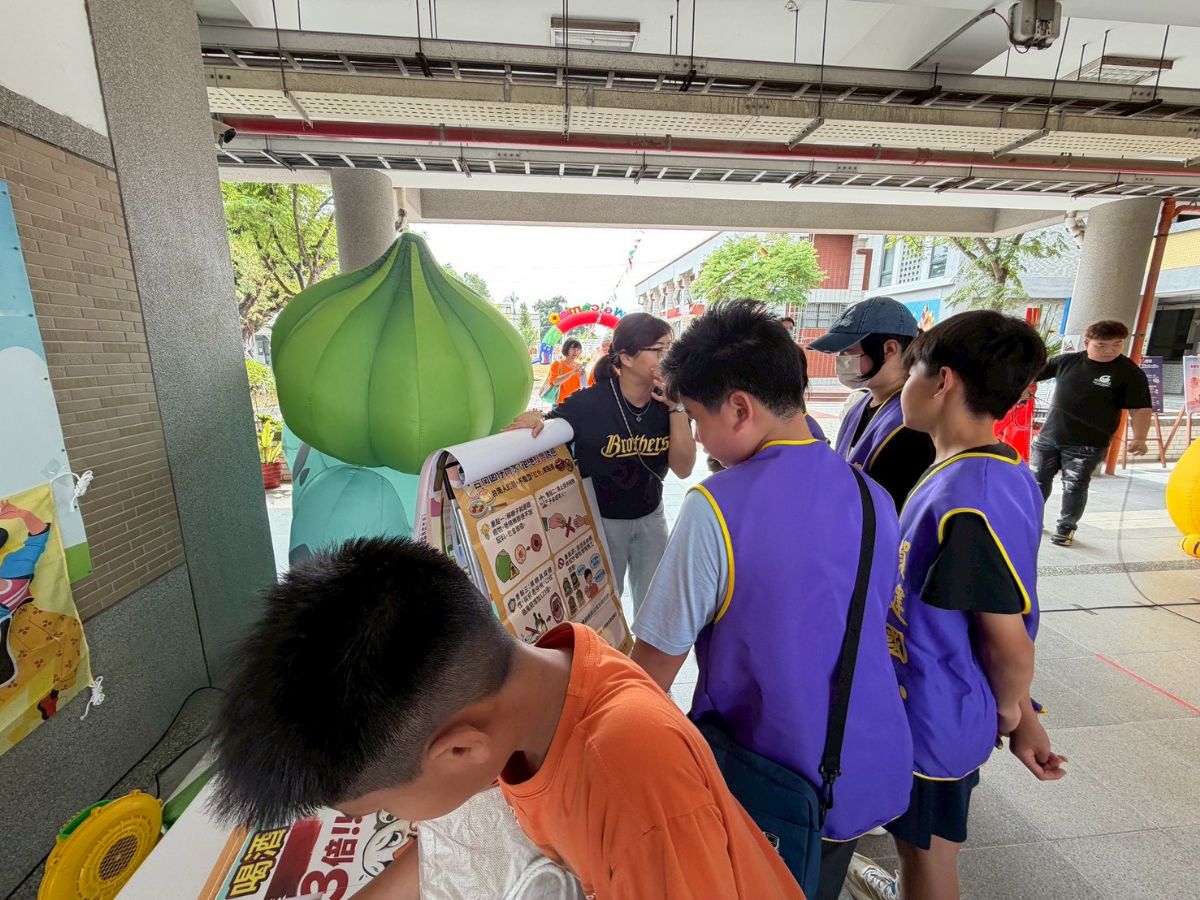 學生踴躍參與青少年健康危害防制活動,建立拒絕檳榔的正確觀念。