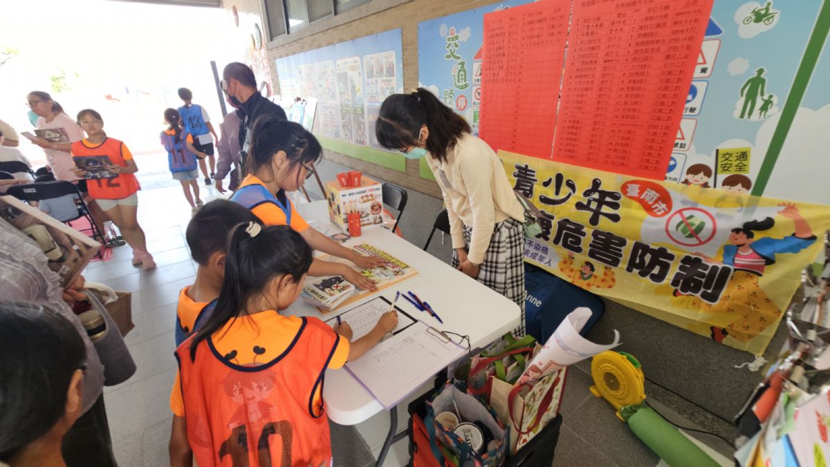 下營區衛生所於校園設置青少年檳榔危害防制宣導攤位,透過互動闖關提升學生健康知能