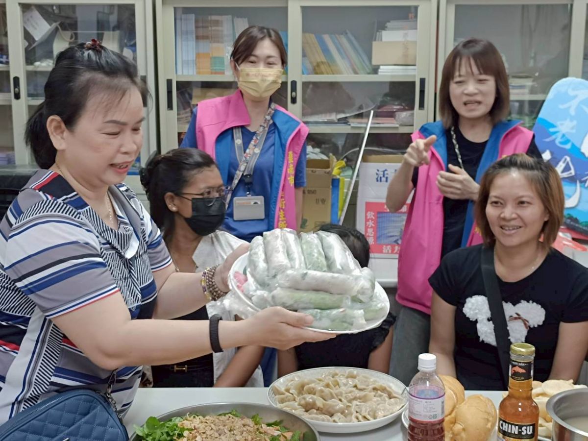 新住民熱情分享家鄉特色美食,介紹越南傳統春捲的製作,展現多元文化特色.jpg