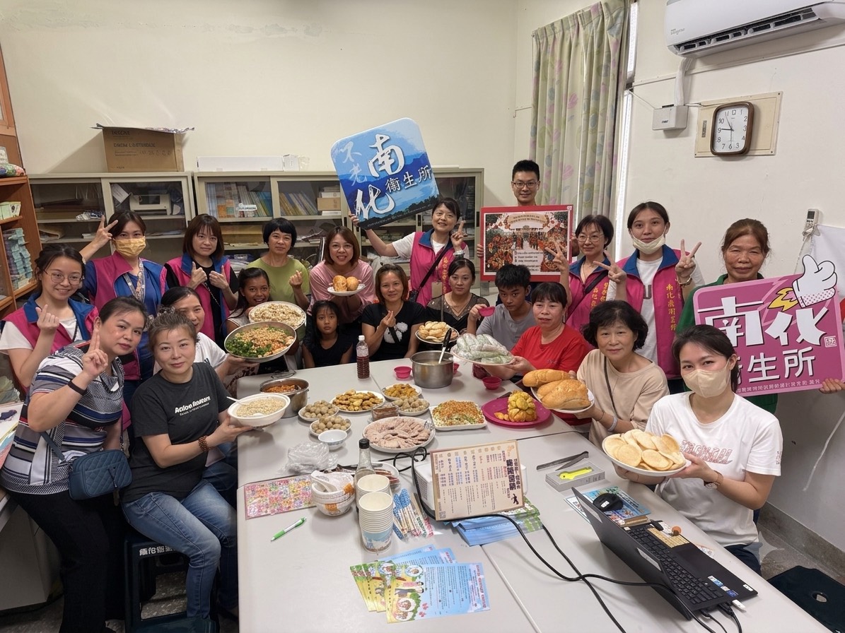 邀請新住民攜帶家鄉特色料理共同分享,透過美食交流、健康宣導及文化互動,促進身心健康與社區凝聚力.jpg