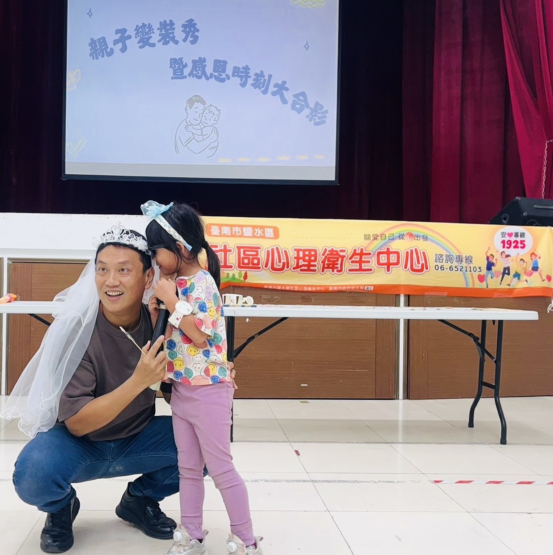 變裝遊戲並感恩爸爸的溫馨時刻.jpg