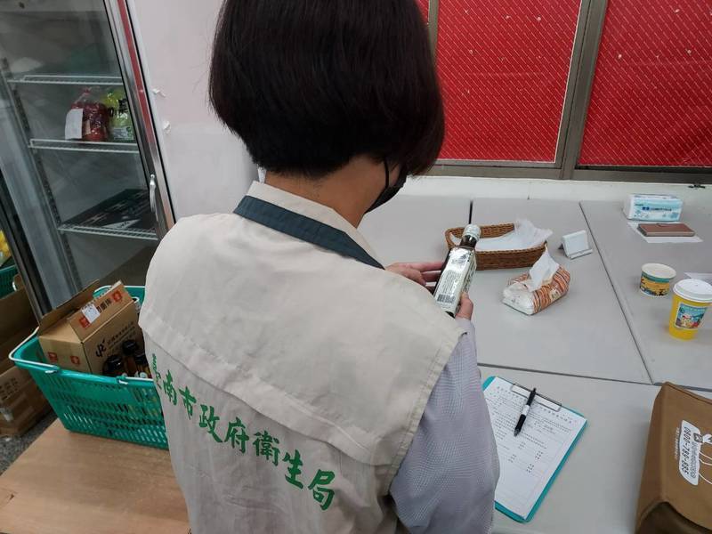 至本市聖德科斯門市查核產品下架及退貨情形.jpg