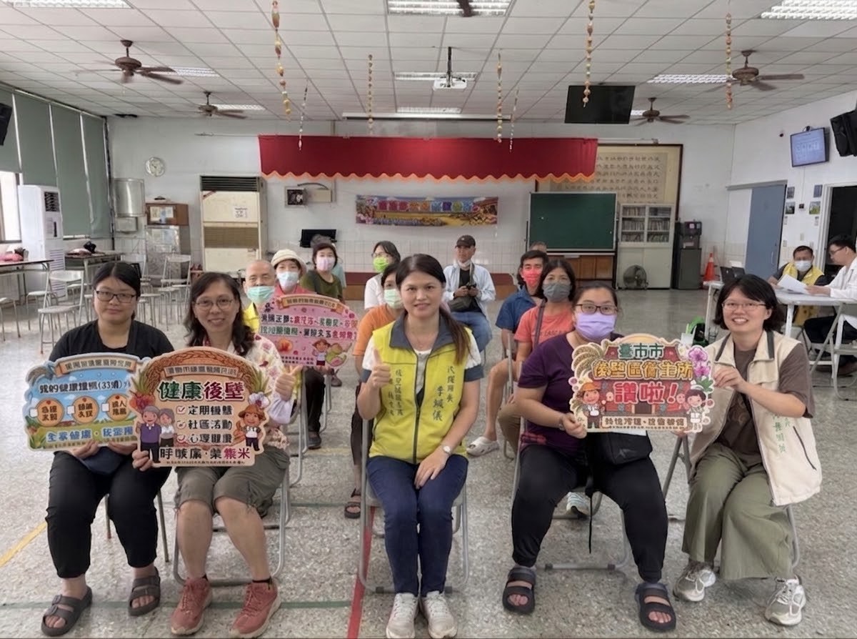 後壁區衛生所攜手三軍總醫院當日檢查與居民互動現況