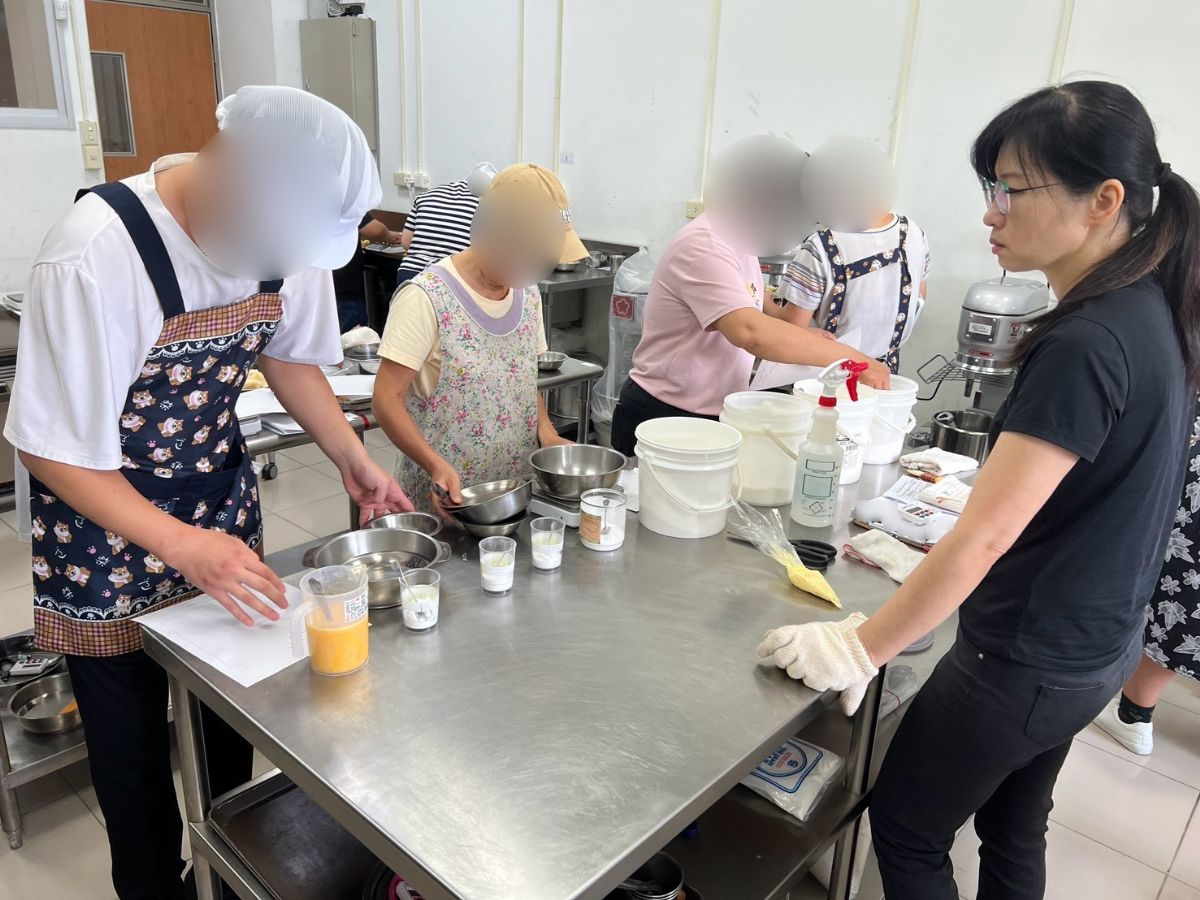 檢定前夕,學員們積極練習.jpg