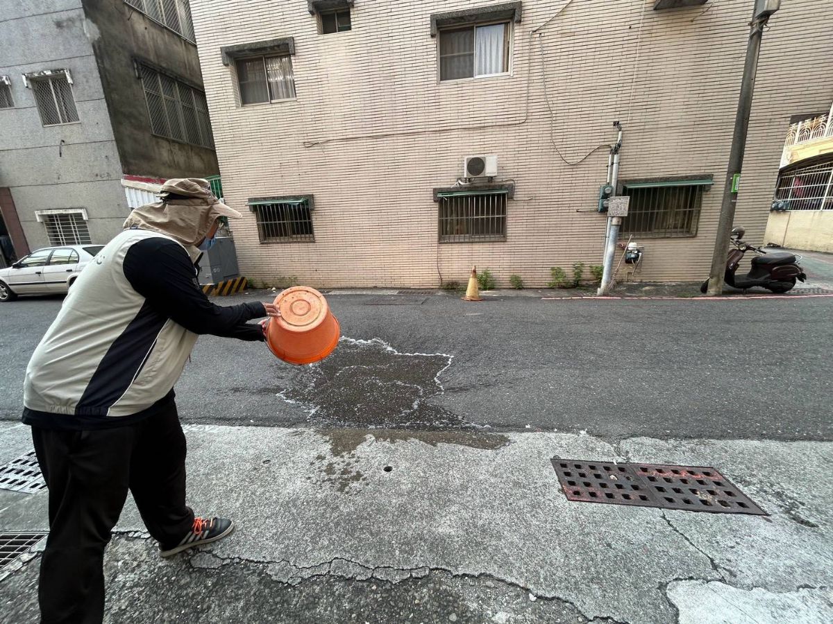 積水容器孶生病媒蚊幼蟲(孑孓)